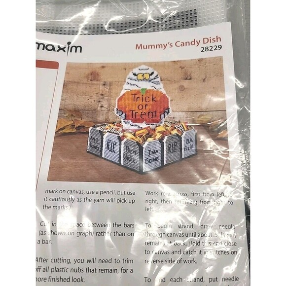Halloween Fall Mummy's Candy Dish NEW ARTS & CRAFT Needlepoint Plastic Canvas - Picture 1 of 4